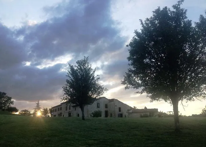 Domaine Du Colombier, D'hotes Bed & Breakfast Larroque (Tarn)